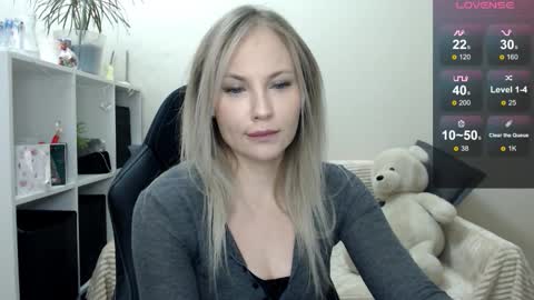 Snapshot of sunny_bunny6 chatting on 4, 12, 2025 Naomi online show from 4, 12, 2025