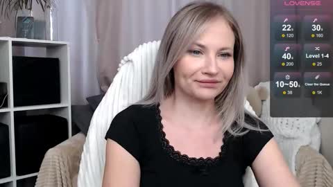 Snapshot of sunny_bunny6 chatting on 15, 12, 2025 Naomi online show from 15, 12, 2025