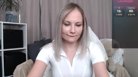 Snapshot of sunny_bunny6 chatting on 16, 12, 2025 Naomi online show from 16, 12, 2025