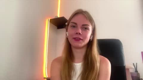 sunny_gaze online show from 31, 7, 2026