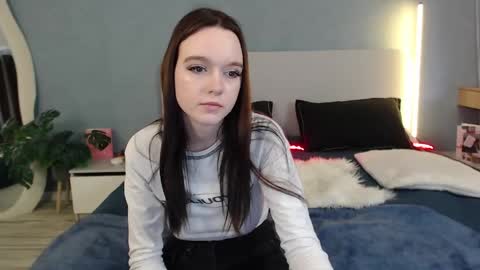 Snapshot of sunylily chatting on 17, 4, 2026 Lilith online show from 17, 4, 2026