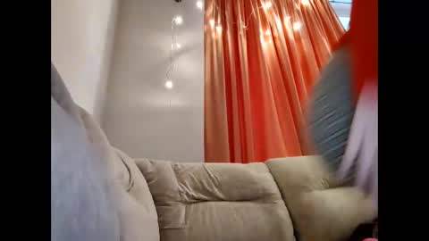 Annie online show from 5, 1, 2025