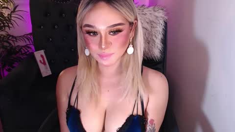 Snapshot of superh0tangelxx chatting on 12, 12, 2024 CARMINA online show from 12, 12, 2024