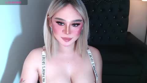 Snapshot of superh0tangelxx chatting on 20, 10, 2025 CARMINA online show from 20, 10, 2025