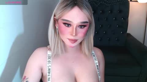 Snapshot of superh0tangelxx chatting on 23, 10, 2025 CARMINA online show from 23, 10, 2025