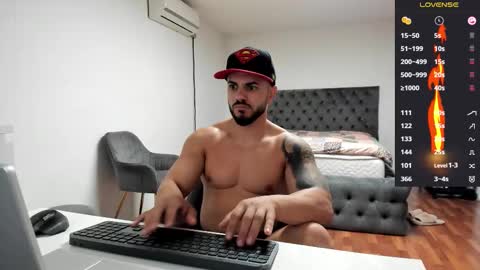 Snapshot of supermanboyxxl chatting on 22, 10, 2025 supermanboyxxl online show from 22, 10, 2025