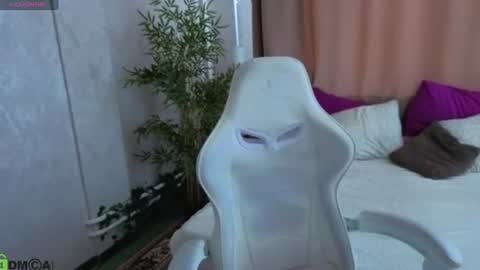 Snapshot of susan__clark chatting on 18, 6, 2026 Annie online show from 18, 6, 2026