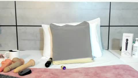 susanthomass online show from 3, 7, 2026