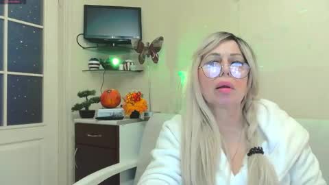 Snapshot of susienoreen chatting on 29, 10, 2025 SusieNoreen online show from 29, 10, 2025