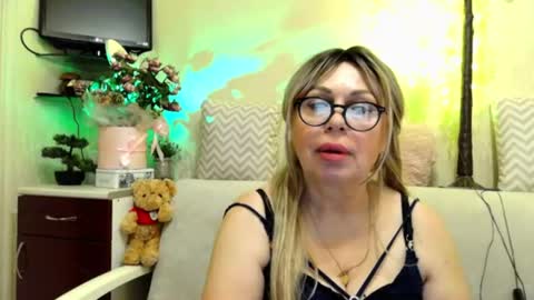 Snapshot of susiexnoreen chatting on 23, 6, 2026 SusiexNoreen online show from 23, 6, 2026