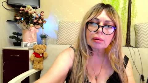 Snapshot of susiexnoreen chatting on 27, 6, 2026 SusiexNoreen online show from 27, 6, 2026