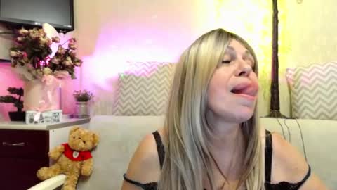 Snapshot of susiexnoreen chatting on 5, 7, 2026 SusiexNoreen online show from 5, 7, 2026