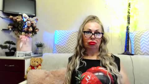 Snapshot of susiexnoreen chatting on 24, 7, 2026 SusiexNoreen online show from 24, 7, 2026