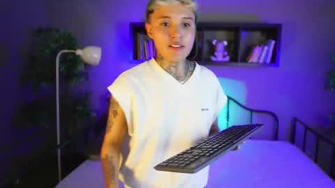 suzu_wolf online show from 28, 10, 2025