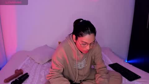 suzzann_rugg online show from 6, 3, 2026