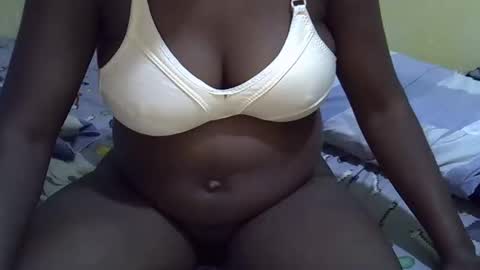 Snapshot of sweet_0012 chatting on 14, 12, 2025 Cecee online show from 14, 12, 2025