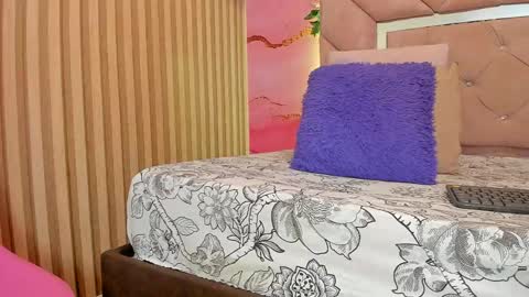 sweet__luna__ online show from 8, 4, 2026