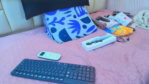 Amye  online show from 11, 10, 2025