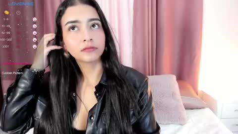 Aura  online show from 16, 4, 2026