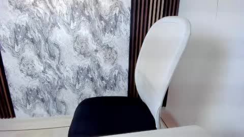 Aura  online show from 6, 5, 2026