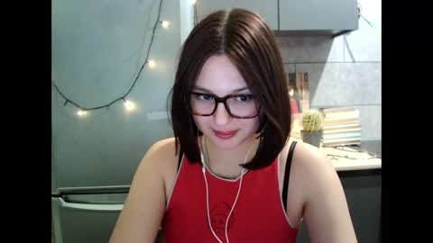 Bella dont forget thumbs up online show from 14, 12, 2025