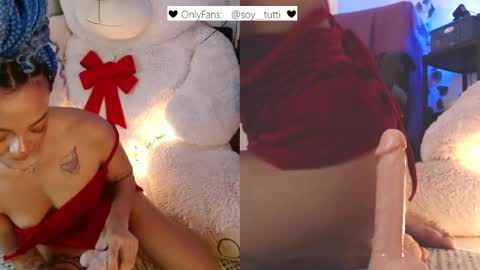 Snapshot of sweet_bluee chatting on 1, 12, 2024 Tutti online show from 1, 12, 2024