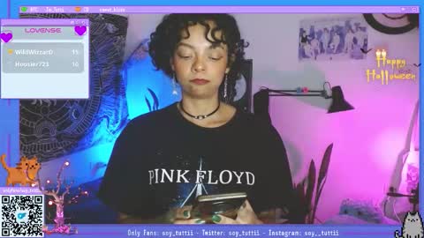 Snapshot of sweet_bluee chatting on 1, 10, 2025 Tutti online show from 1, 10, 2025