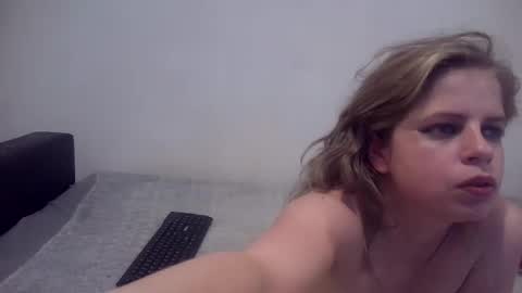 Snapshot of sweet_bluegirl chatting on 4, 1, 2025 Sweet bluegirl online show from 4, 1, 2025