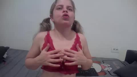 Snapshot of sweet_bluegirl chatting on 7, 1, 2025 Sweet bluegirl online show from 7, 1, 2025