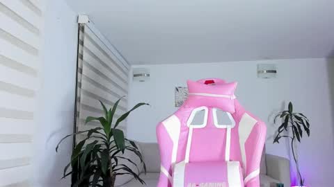 sweet_brunette88 online show from 11, 3, 2025