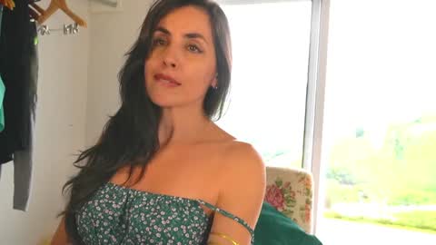 Snapshot of sweet_chilli_ chatting on 2, 1, 2025 Bruna - Live on December - My wishlist online show from 2, 1, 2025