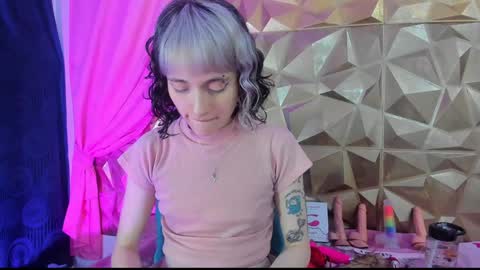  emmili  online show from 25, 1, 2025