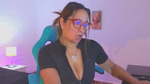 Snapshot of sweet_evans___ chatting on 4, 2, 2026 Sweet Evans online show from 4, 2, 2026