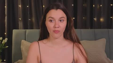 Snapshot of sweet_haeven chatting on 2, 3, 2025 Im Mia.LOVELY PATTERNS 100 120 160 200 my toy buzzes from 2 tip online show from 2, 3, 2025