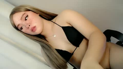 Snapshot of sweet_honeylove chatting on 28, 6, 2026 Anisha online show from 28, 6, 2026