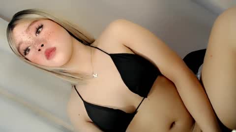 Snapshot of sweet_honeylove chatting on 1, 7, 2026 Anisha online show from 1, 7, 2026