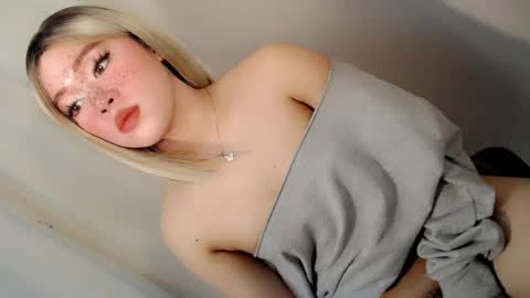 Snapshot of sweet_honeylove chatting on 11, 7, 2026 Anisha online show from 11, 7, 2026