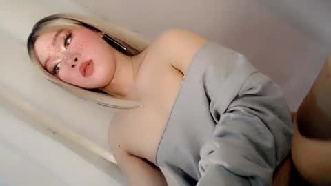 Snapshot of sweet_honeylove chatting on 13, 7, 2026 Anisha online show from 13, 7, 2026