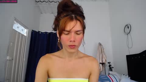 Snapshot of sweet_lady_16 chatting on 17, 2, 2025 Lady online show from 17, 2, 2025