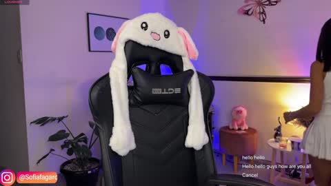 Snapshot of sweet_littleee chatting on 19, 1, 2025 free private online show from 19, 1, 2025