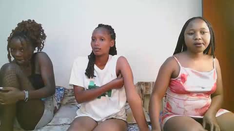 Snapshot of sweet_melod chatting on 3, 11, 2025 Linda online show from 3, 11, 2025