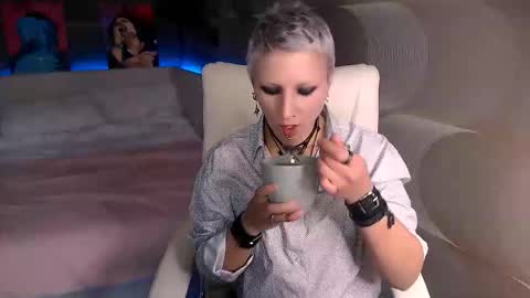 sweet_n_strong online show from 26, 10, 2025