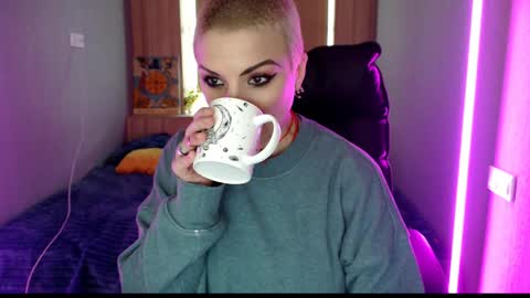 sweet_n_strong online show from 11, 5, 2026