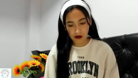 Nhaomy online show from 15, 11, 2025