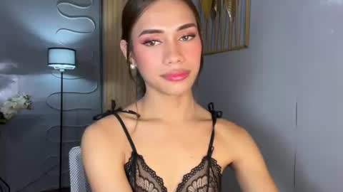 sweet_nikki03 online show from 13, 5, 2026