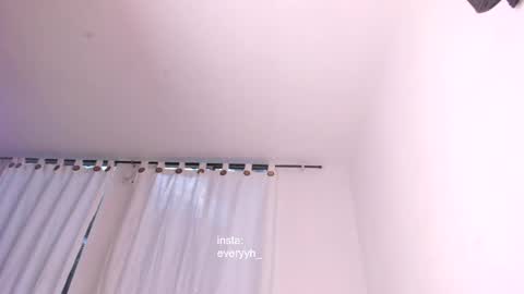 Snapshot of sweet_poetry chatting on 24, 4, 2026 Ev online show from 24, 4, 2026