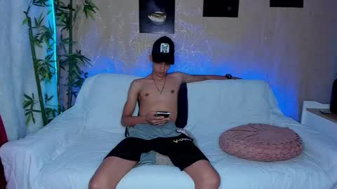 Snapshot of sweet_sin21 chatting on 18, 2, 2025 Start 18 year  Noa 19 year online show from 18, 2, 2025