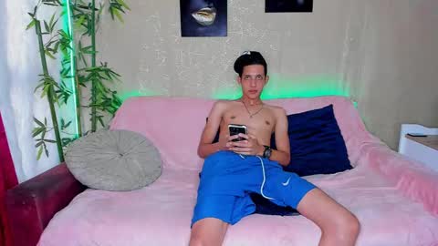 Snapshot of sweet_sin21 chatting on 22, 2, 2025 Start 18 year  Noa 19 year online show from 22, 2, 2025