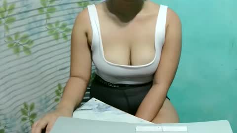 Snapshot of sweet_wild4u chatting on 5, 3, 2026 hazel online show from 5, 3, 2026