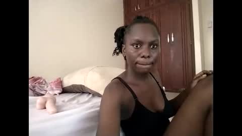 Snapshot of sweetbee018 chatting on 5, 2, 2026 Lunargirl online show from 5, 2, 2026